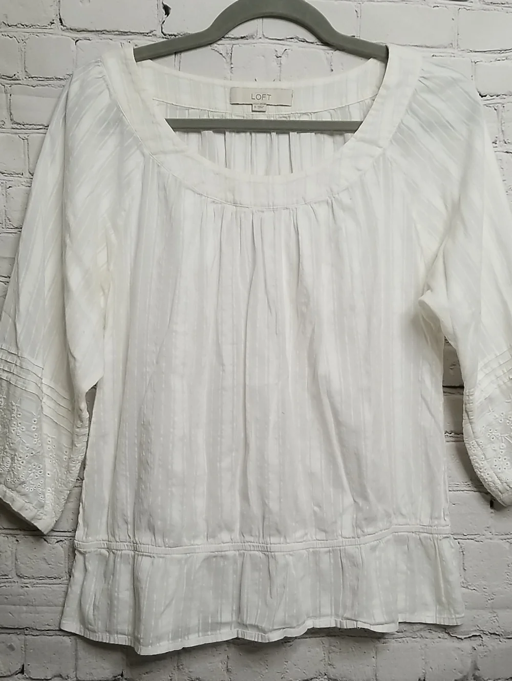 LOFT womens pheasant top puff sleeves scoopneck size Small EUC